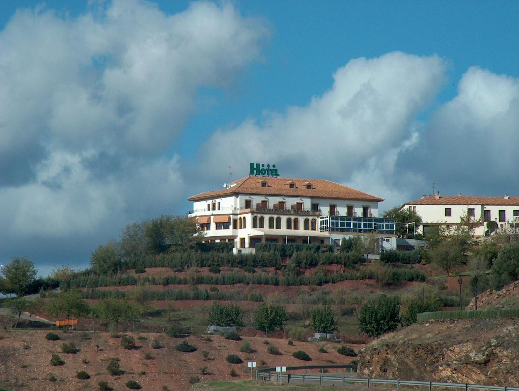 Hotel Restaurante Banos Banos De La Encina Bagian luar foto