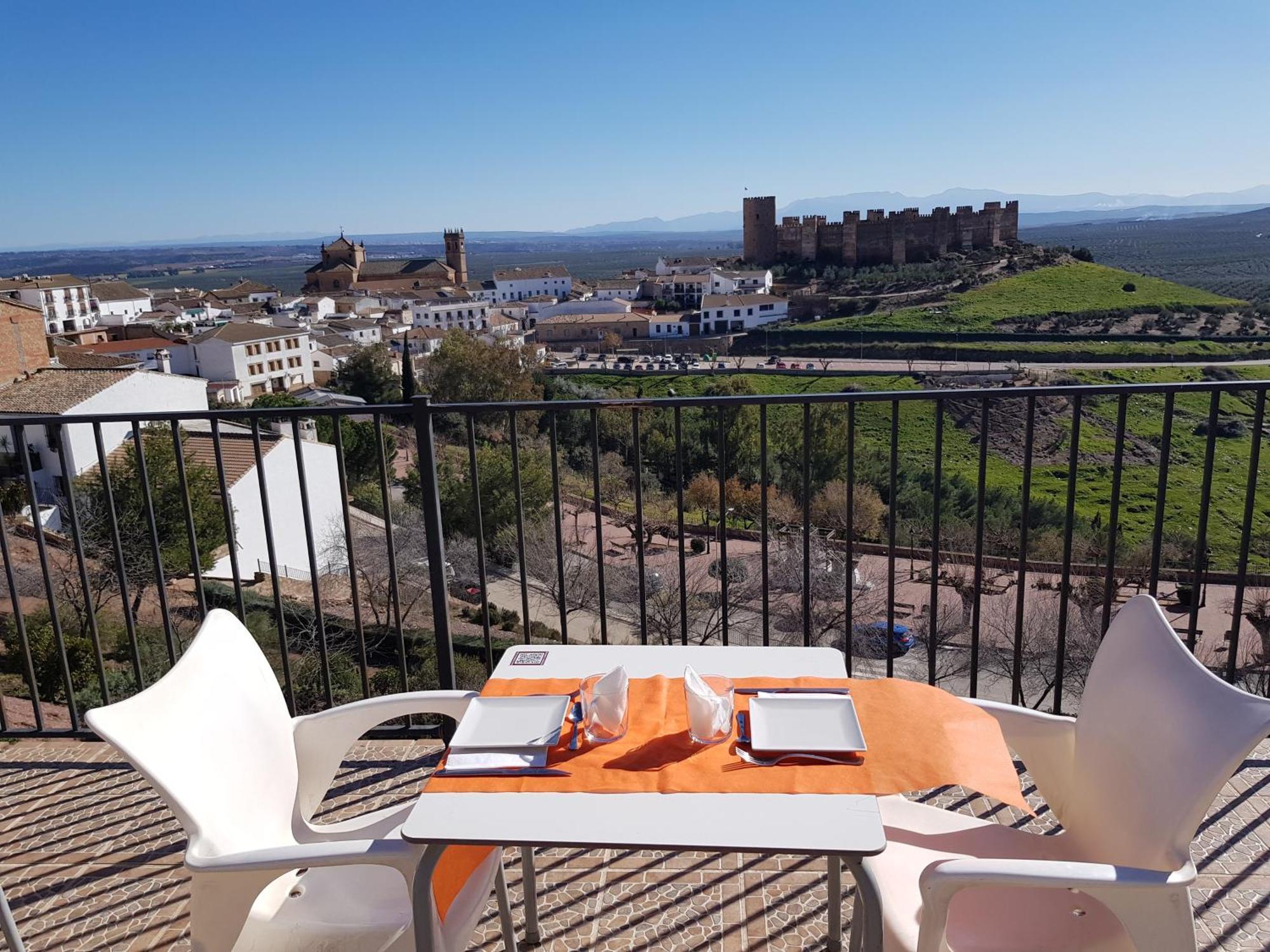 Hotel Restaurante Banos Banos De La Encina Bagian luar foto